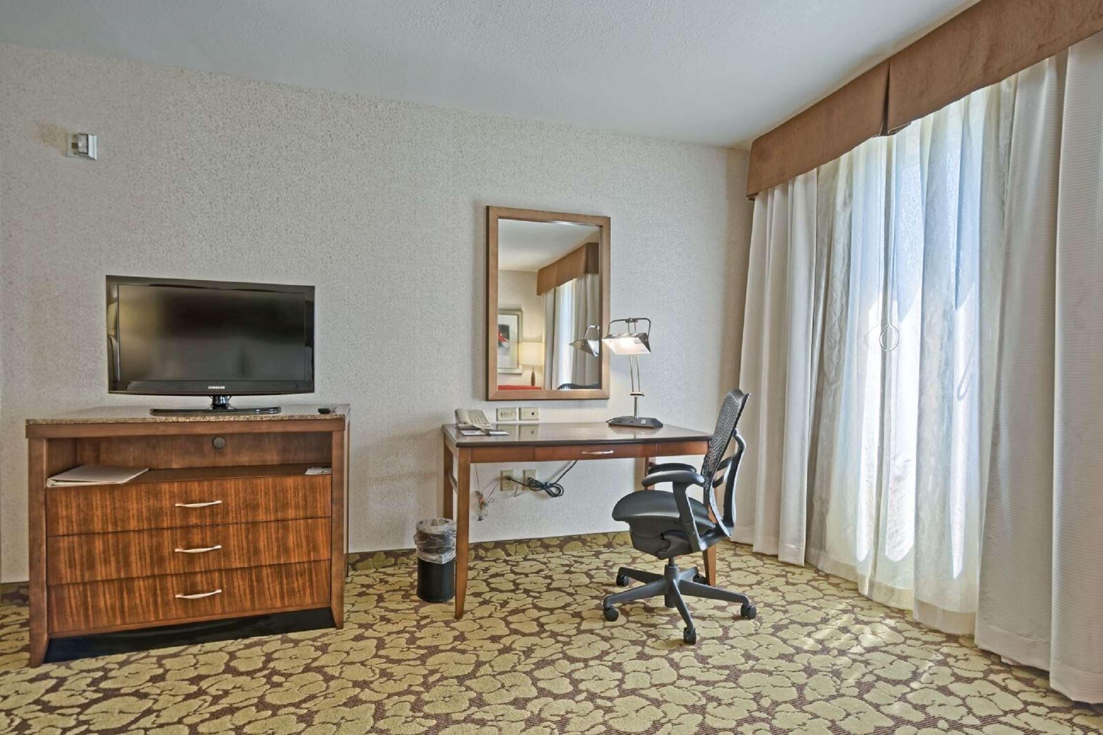 Hilton Garden Inn By Hilton Mount Laurel Bagian luar foto
