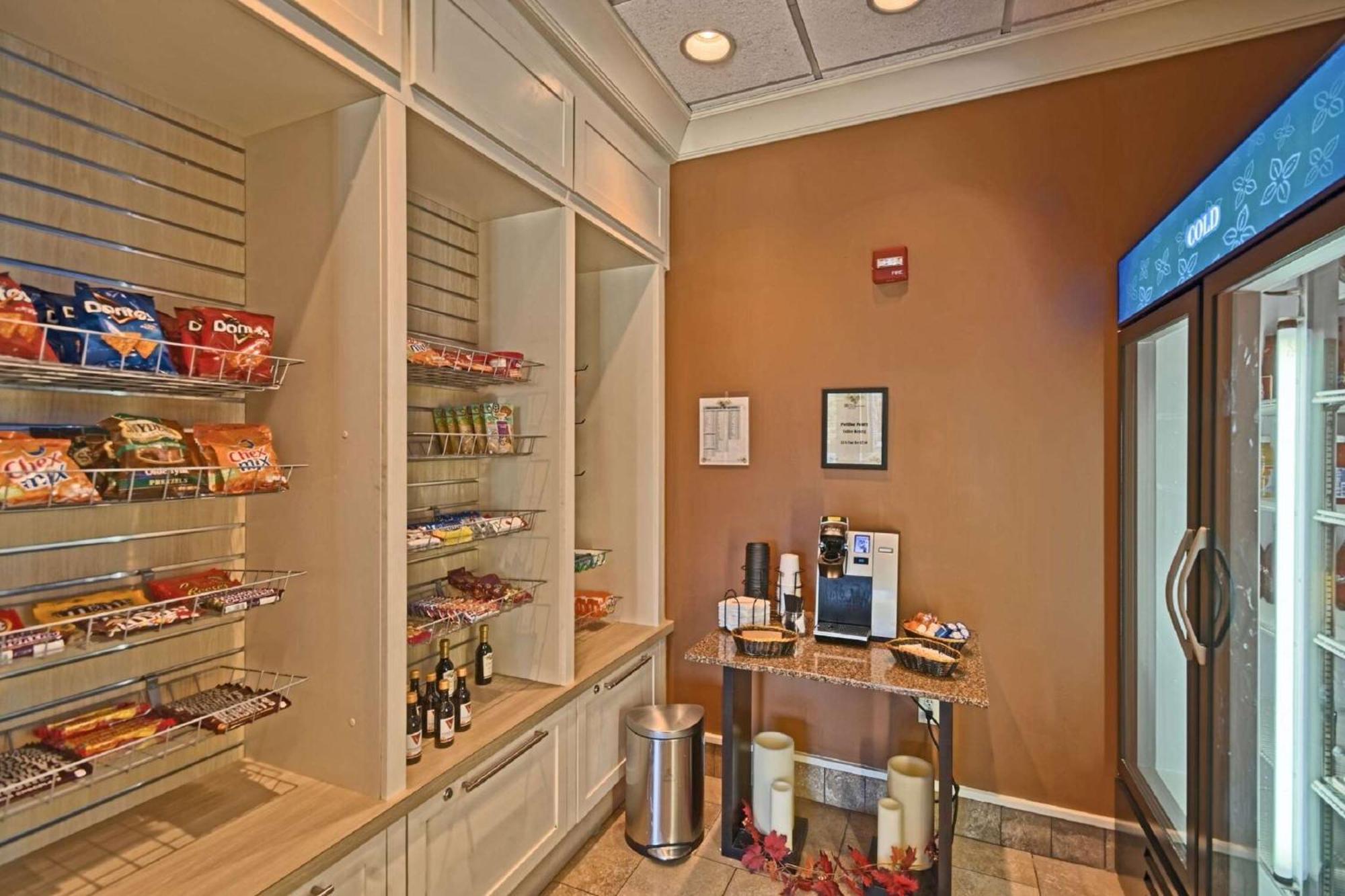 Hilton Garden Inn By Hilton Mount Laurel Bagian luar foto
