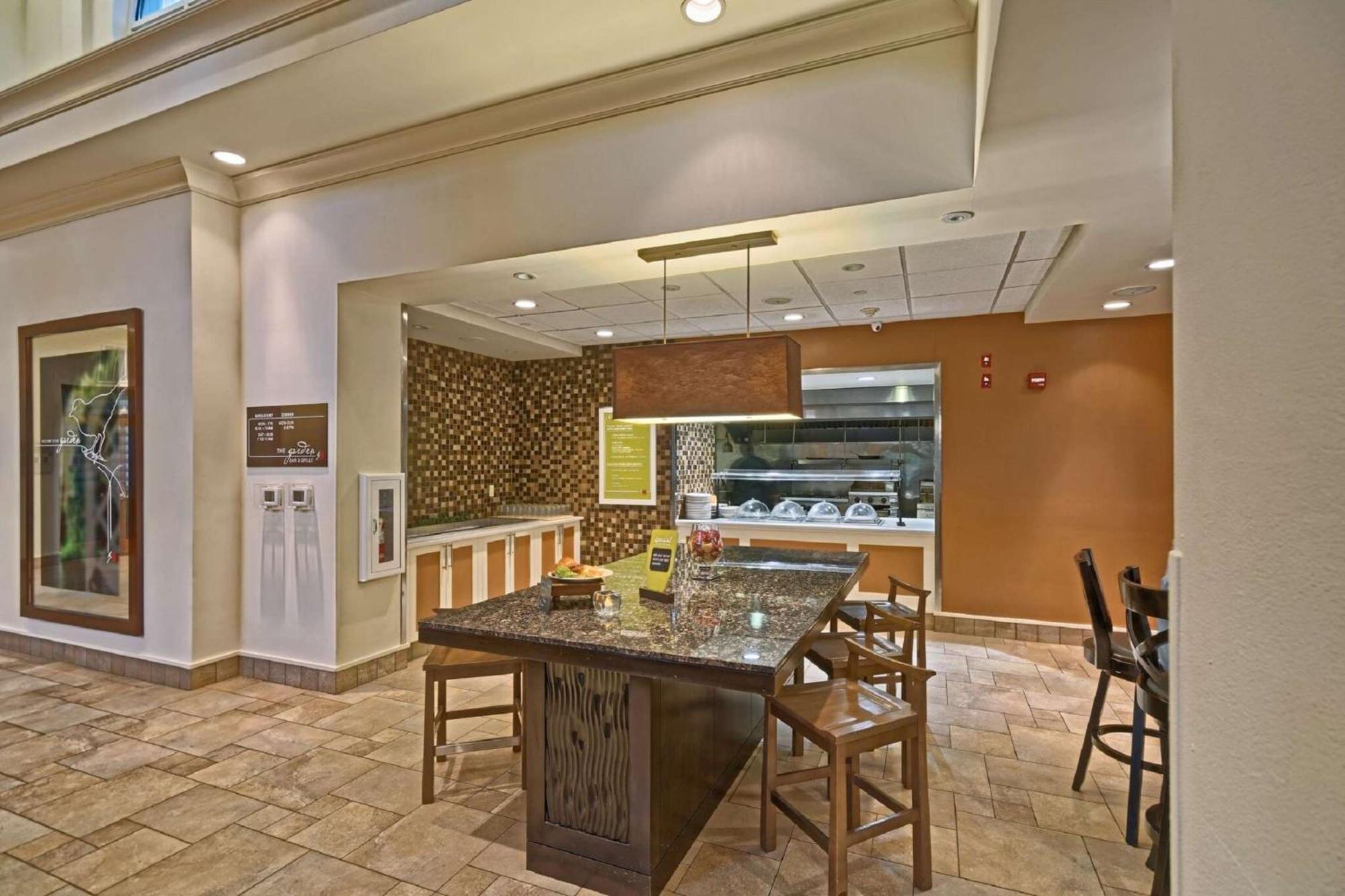 Hilton Garden Inn By Hilton Mount Laurel Bagian luar foto