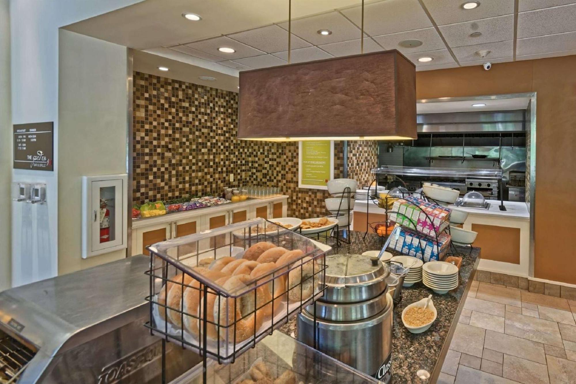 Hilton Garden Inn By Hilton Mount Laurel Bagian luar foto